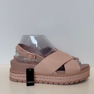 Torrid Blush Pink Platform Women’s Sandals Size 9WW Ankle Strap Vacation Resort